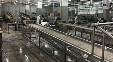 采用國際先進生產工藝，流水線生產